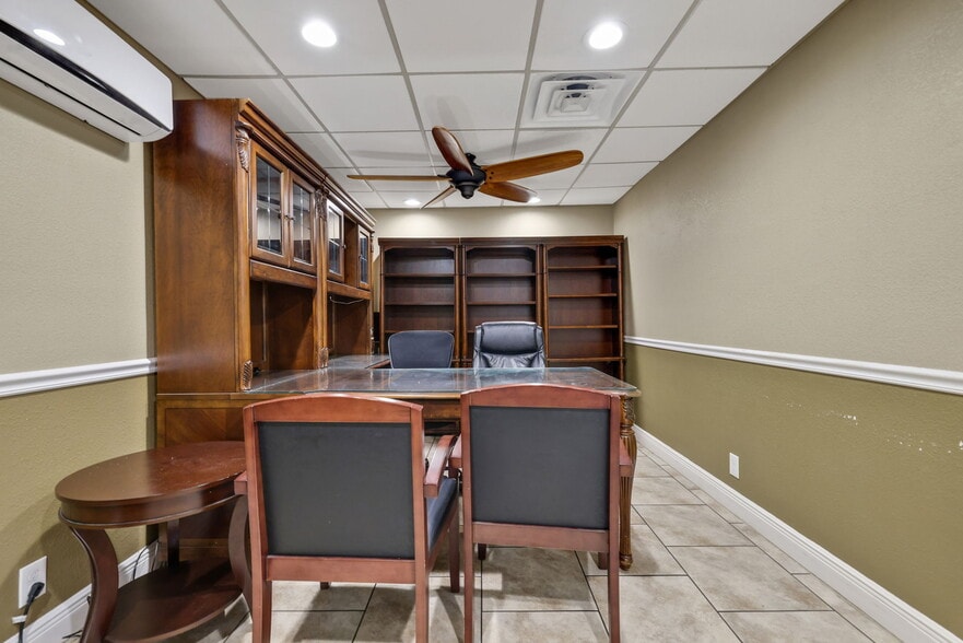 More Photos Of 4608 Norwood Ave, Jacksonville Office For Lease