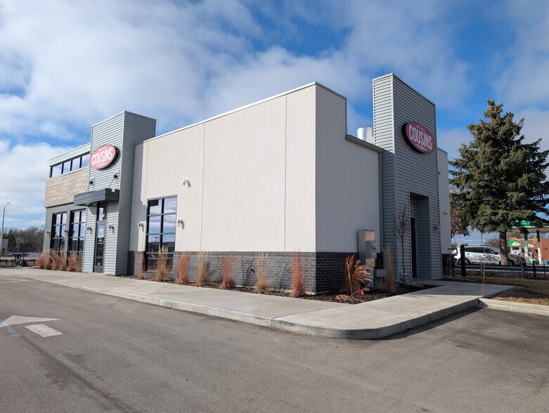 More Photos Of 3626 W College Ave, Appleton Freestanding For Sale