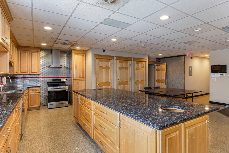 More Photos Of 27W530 High Lake Rd, Winfield General Retail For Sale