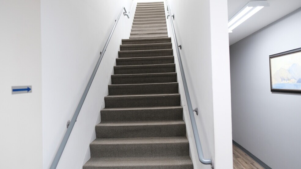 More Photos Of 130 Lenox Ave, Stamford Warehouse For Sale