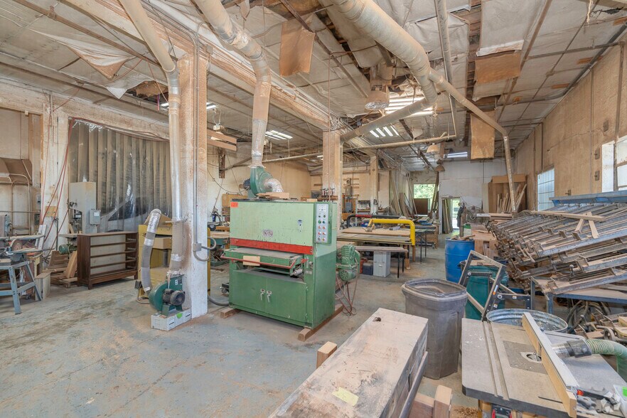 More Photos Of 10818-10828 NW Saint Helens Rd, Portland Light Manufacturing For Sale