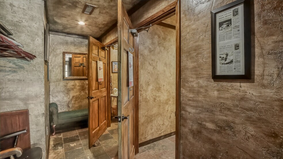More Photos Of 1114 N Bluebird Rd, Eagle River Bar For Sale