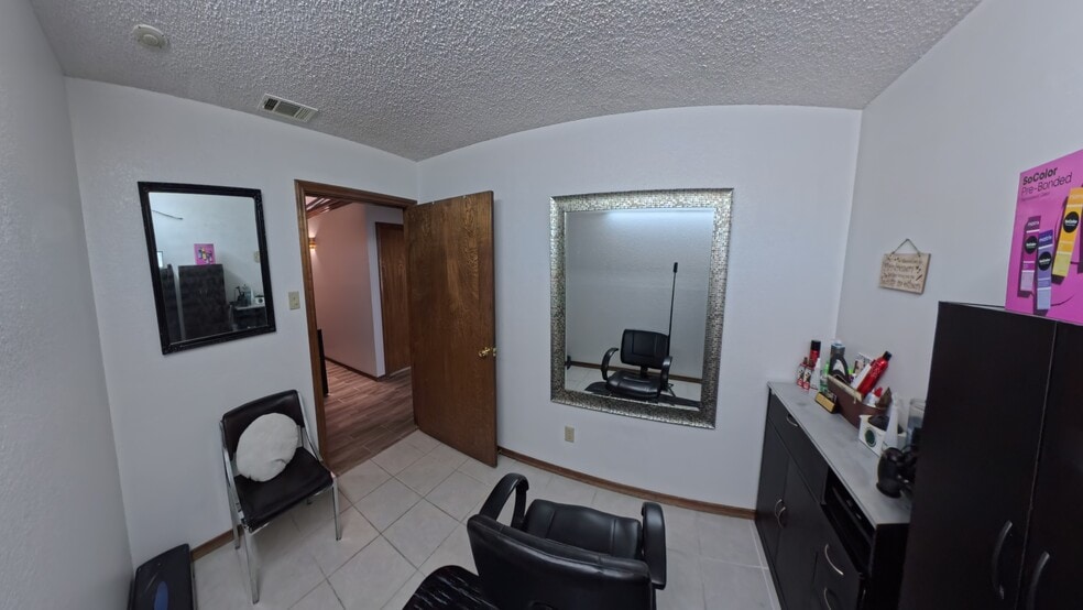 More Photos Of 1055 W Pioneer Pky, Grand Prairie Medical For Lease
