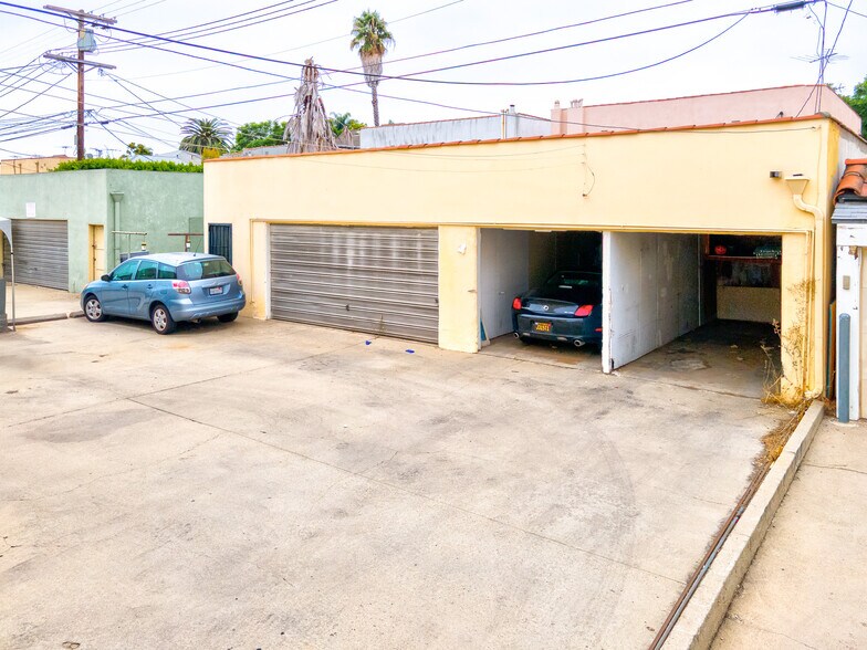More Photos Of 445 N Spaulding Ave, Los Angeles Apartments For Sale