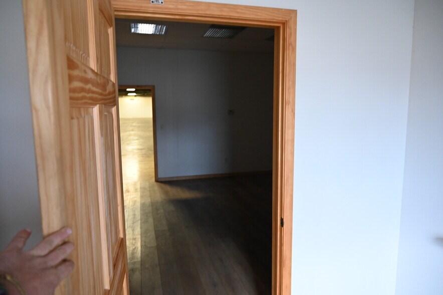 More Photos Of 2300 Claremont Ave, Ashland Freestanding For Lease
