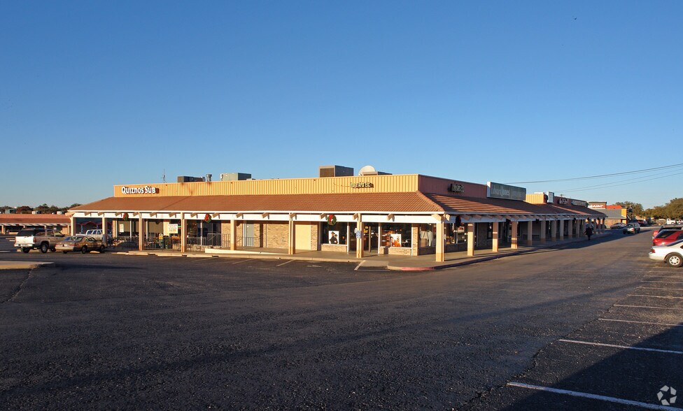 3524 Knickerbocker Rd, San Angelo, TX 76904 For Lease