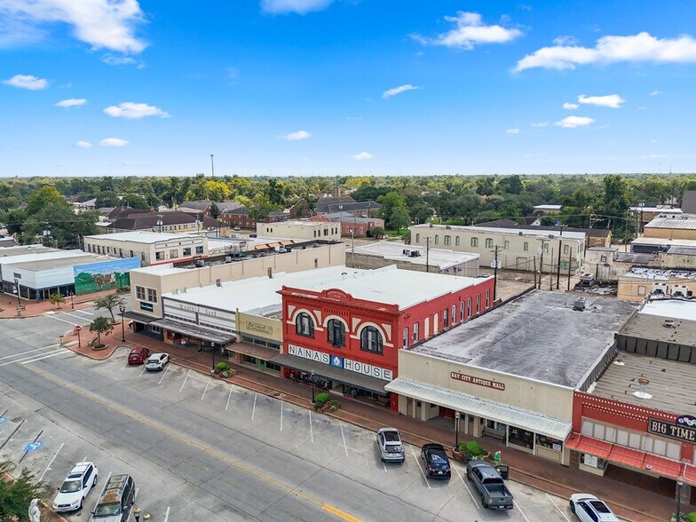 More Photos Of 1728 6th St, Bay City Storefront Retail Residential For Sale