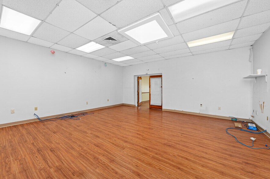 More Photos Of 52 Sharon St, Malden Office For Lease