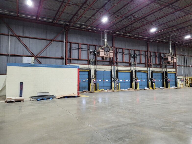 More Photos Of 125 Irwin St, Chatham Warehouse For Lease