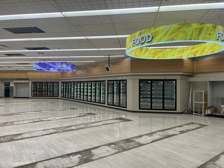 More Photos Of 1701 23rd St, Bakersfield Drugstore For Lease