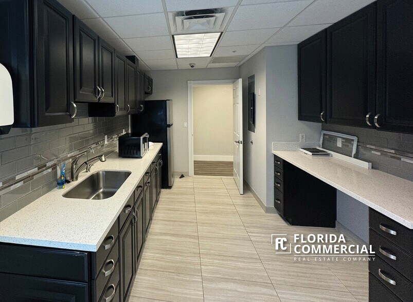 More Photos Of 1330 SE Federal Hwy, Stuart Office Residential For Lease