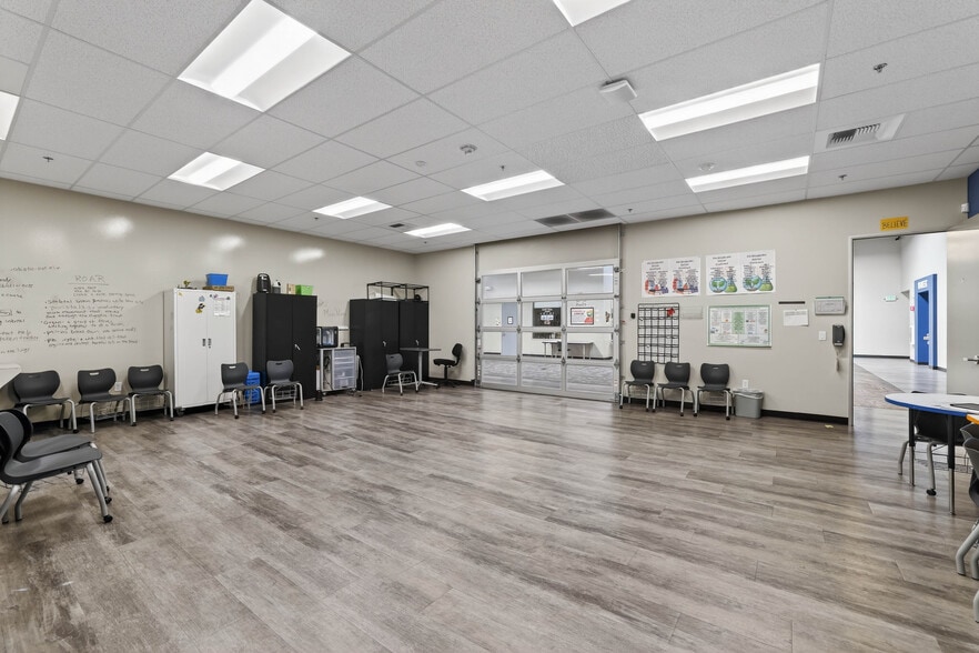 More Photos Of 5400 Power Inn Rd, Sacramento Showroom For Sale