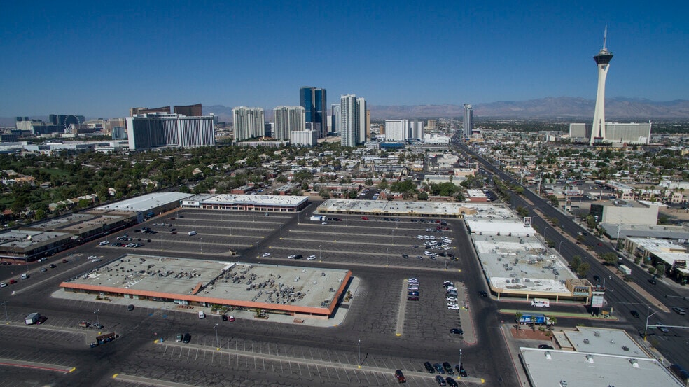 More Photos Of 953 E Sahara Ave, Las Vegas Freestanding For Lease