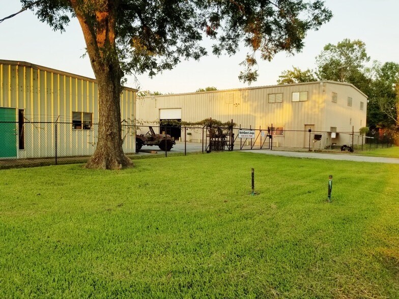 More Photos Of 410 W Canino Rd, Houston Manufacturing For Sale