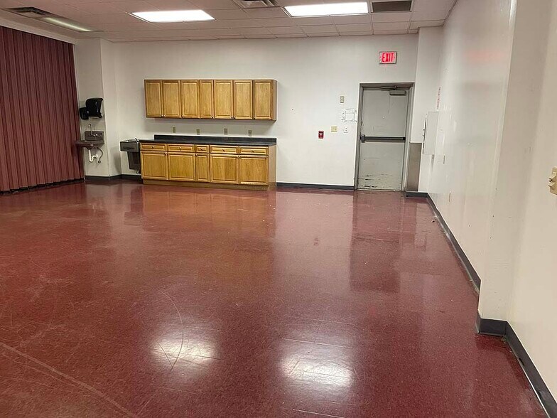 More Photos Of 498 Industrial Dr, Bristol Warehouse For Sale