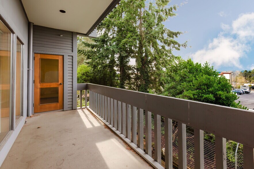 More Photos Of 1040 NE Hostmark St, Poulsbo Office For Sale