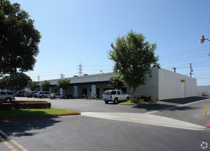More Photos Of 1598 S Anaheim Blvd, Anaheim Manufacturing For Lease