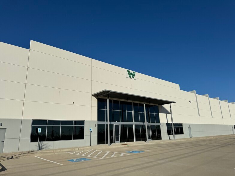 Primary Photo Of 2515 N Belt Line Rd, Grand Prairie Warehouse For Lease
