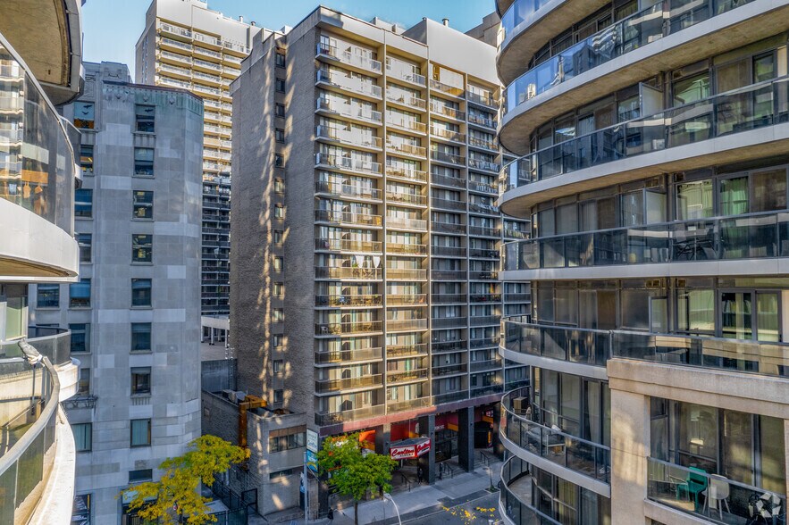 More Photos Of 20 Carlton Street, 25 Wood St, Toronto Apartments For Lease