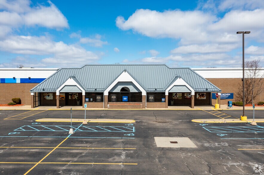 More Photos Of 45300 Hayes Rd, Macomb Township Freestanding For Lease