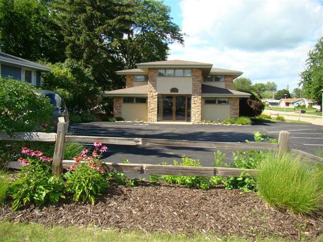 More Photos Of 718 Park Ave, Beaver Dam Office For Sale