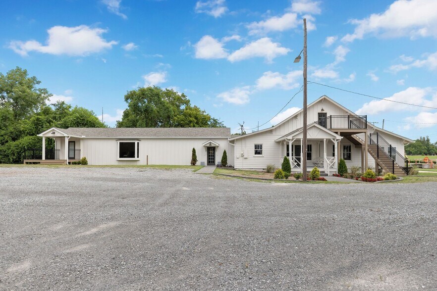 More Photos Of 157 Old Shackle Island Rd, Hendersonville Storefront Retail Office For Sale