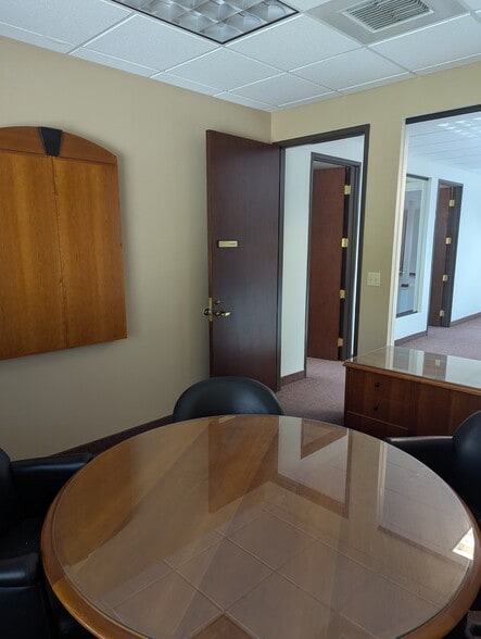 More Photos Of 1800 E Tahquitz Canyon Way, Palm Springs Office For Lease