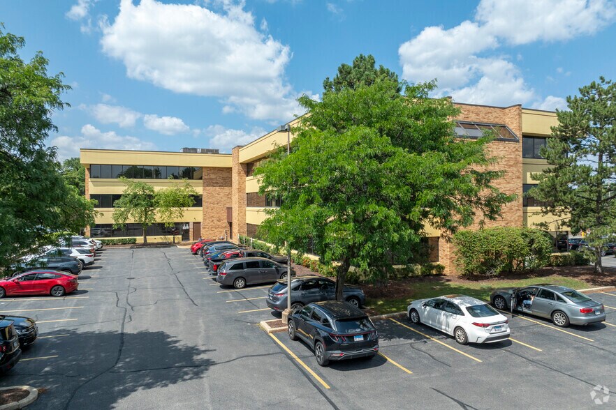 Primary Photo Of 1655 N Arlington Heights Rd, Arlington Heights Medical For Lease