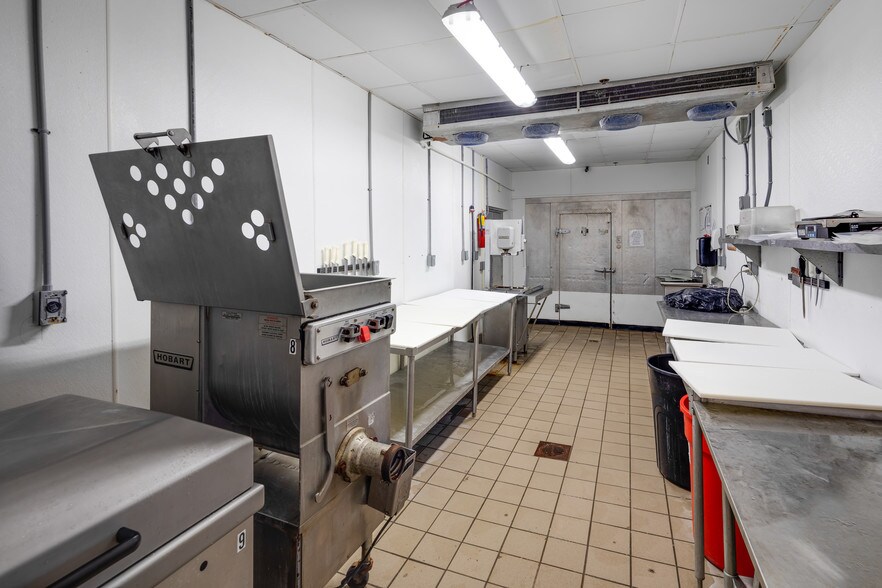 More Photos Of 702 Mall Blvd, Brunswick Supermarket For Sale