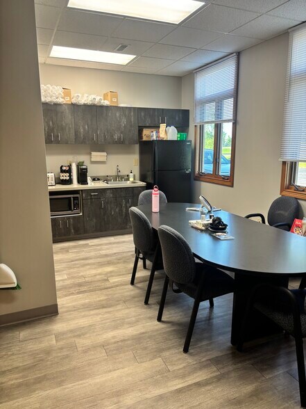 More Photos Of 737 W Green Meadows Dr, Greenfield Medical For Lease