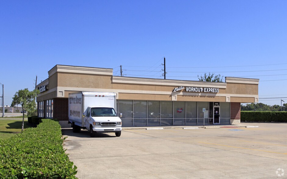 More Photos Of 9330 W Broadway St, Pearland Unknown For Lease
