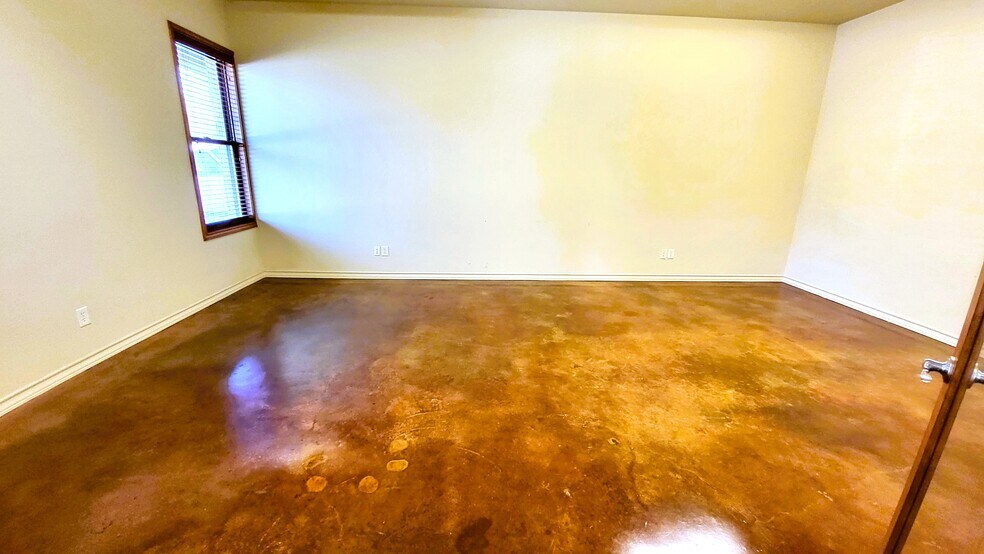 More Photos Of 701 W Highway 290, Dripping Springs Office For Lease