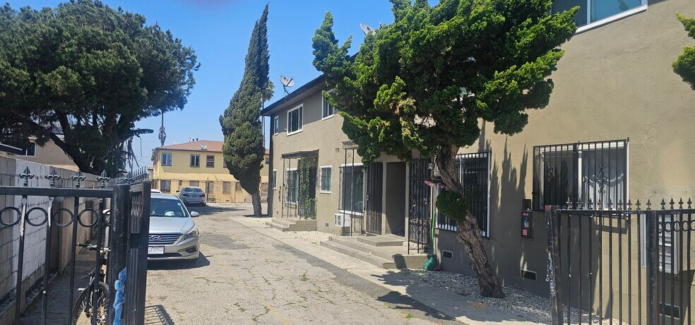 Primary Photo Of 1115 W 111th St, Los Angeles Apartments For Sale