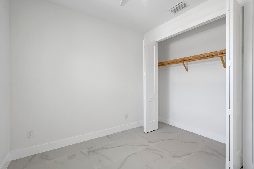 More Photos Of 1107 SE 38th St, Cape Coral Apartments For Sale