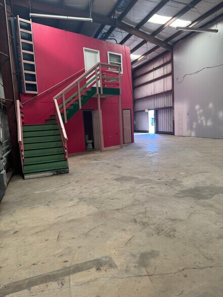 More Photos Of 2809 E Judge Perez Dr, Meraux Office For Lease