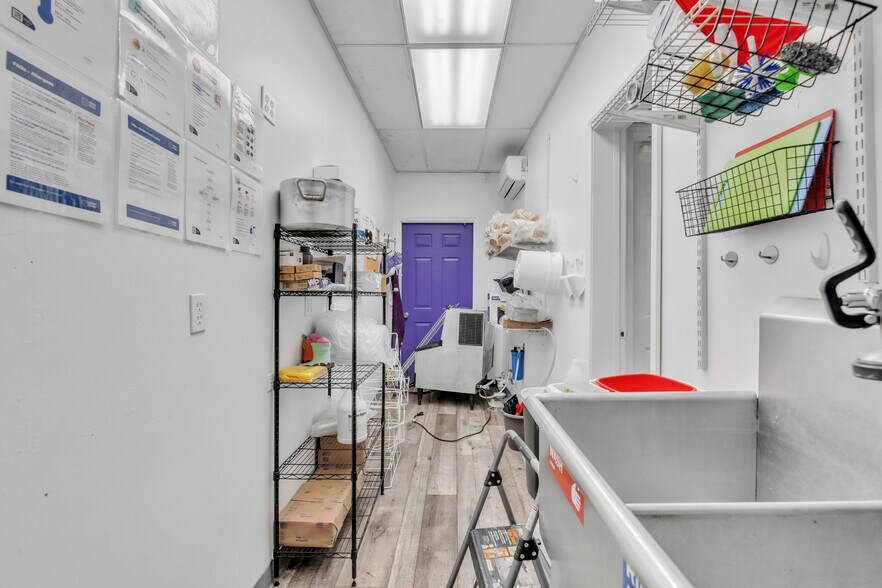 More Photos Of 118 E Main St, Albion Flex For Sale