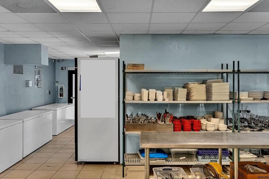More Photos Of 17 NE 1st Rd, Homestead Storefront Retail Office For Sale