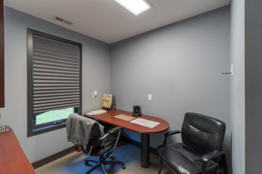 More Photos Of 00 Indcum Rd, Navan Showroom For Sale
