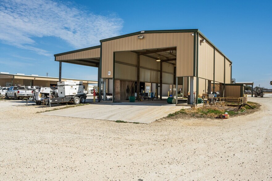 More Photos Of 40 Corgey Rd, Pleasanton Light Manufacturing For Sale