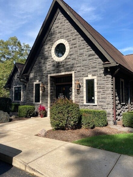 More Photos Of 440 W Centre Ave, Portage Office For Sale