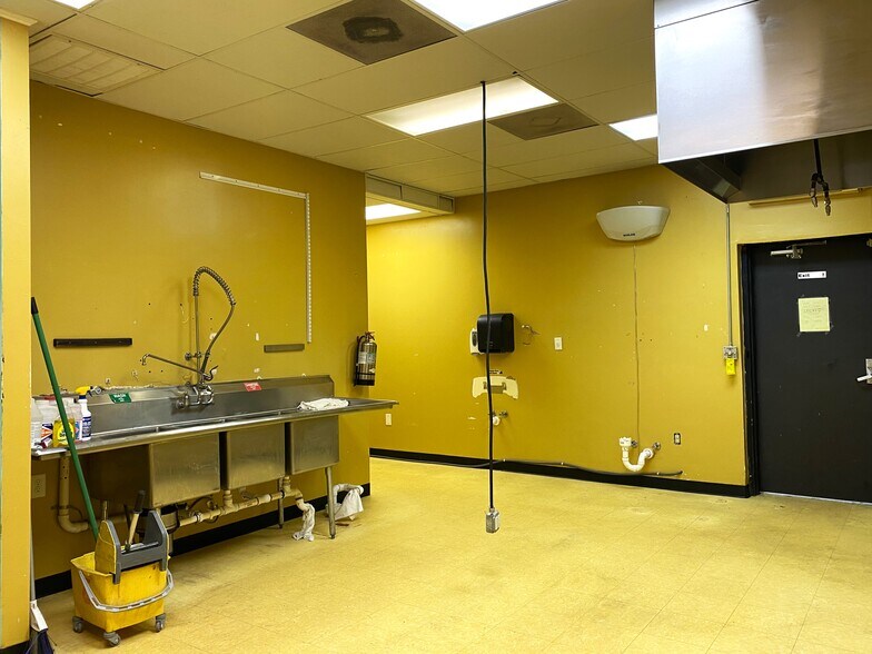 More Photos Of 5076 Sunset Blvd, Lexington Storefront Retail Office For Lease