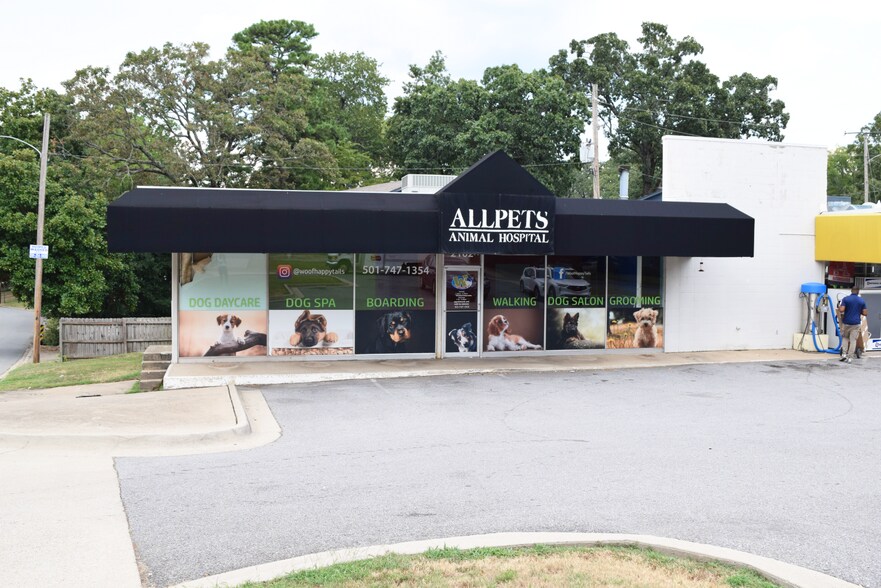 More Photos Of 2102 N Mckinley St, Little Rock Veterinarian Kennel For Lease