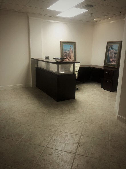 More Photos Of 2375 Tamiami Trl N, Naples Loft Creative Space For Sale