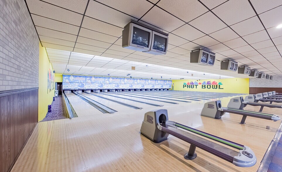 More Photos Of 2701 P Nut Ln, Bloomsburg Bowling Alley For Sale