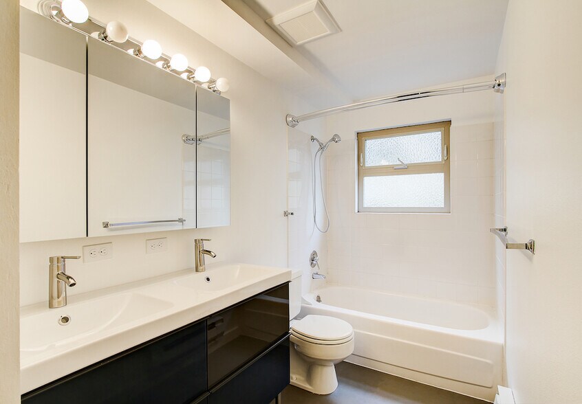 More Photos Of 2401 NW 63rd St, Seattle Apartments For Sale