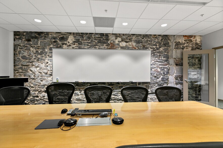 More Photos Of 585 Middlesex St, Lowell Office For Sale