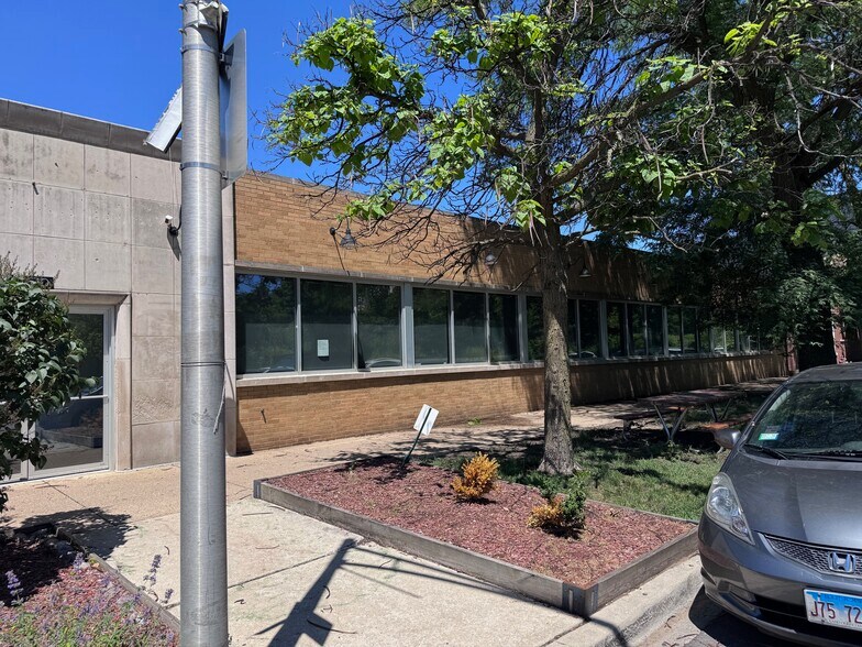 More Photos Of 4510 N Ravenswood Ave, Chicago Warehouse For Lease