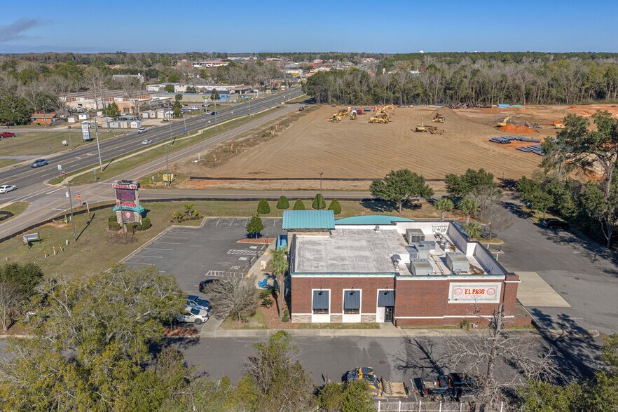 More Photos Of 1025 Industrial Dr, Crestview General Retail For Sale