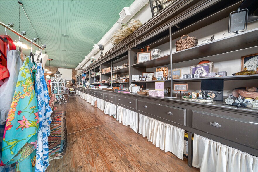 More Photos Of 411 E Front Ave, Chester Hotel For Sale