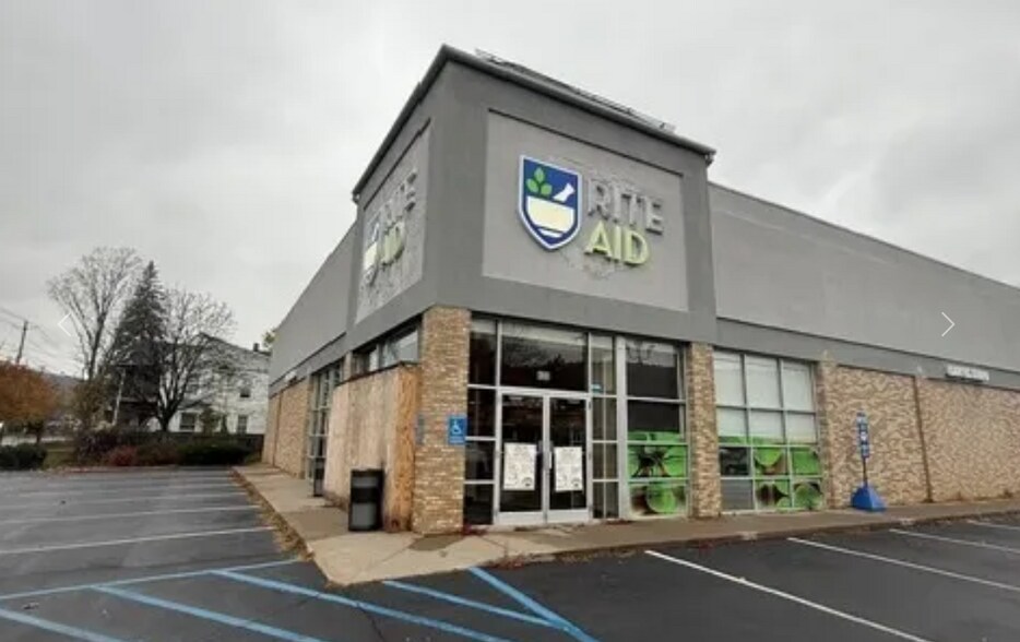 Primary Photo Of 400 Chestnut St, Oneonta Drugstore For Lease